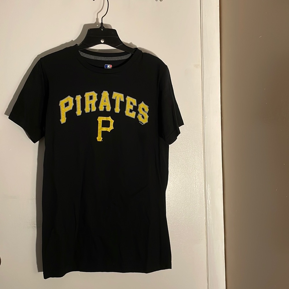 Genuine MLB Pennsylvania Pirates Black T-Shirt